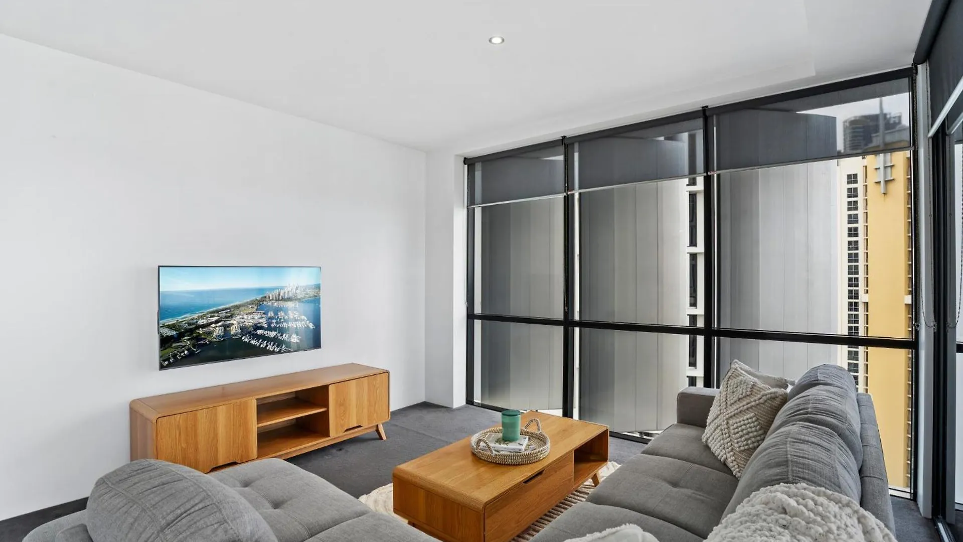 Circle On Cavill - Qstay Gold Coast