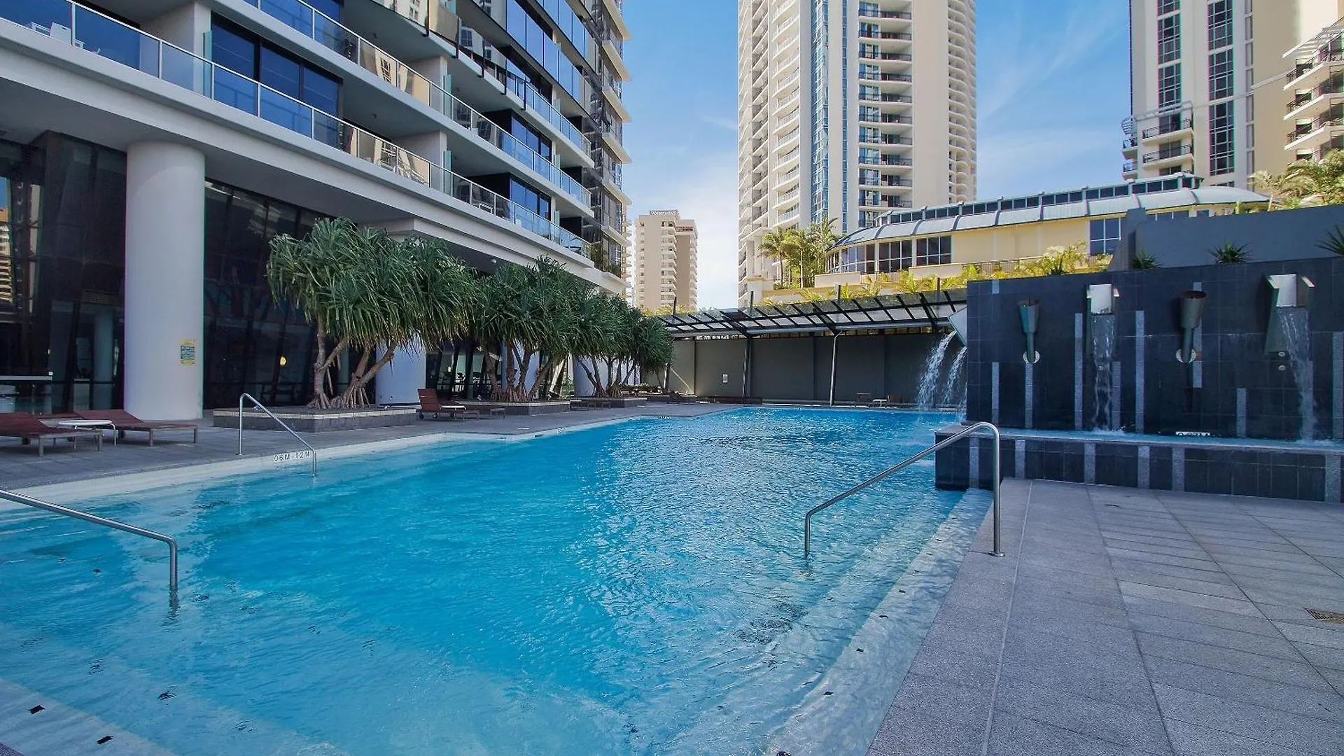 Circle On Cavill - Qstay Gold Coast Apartment