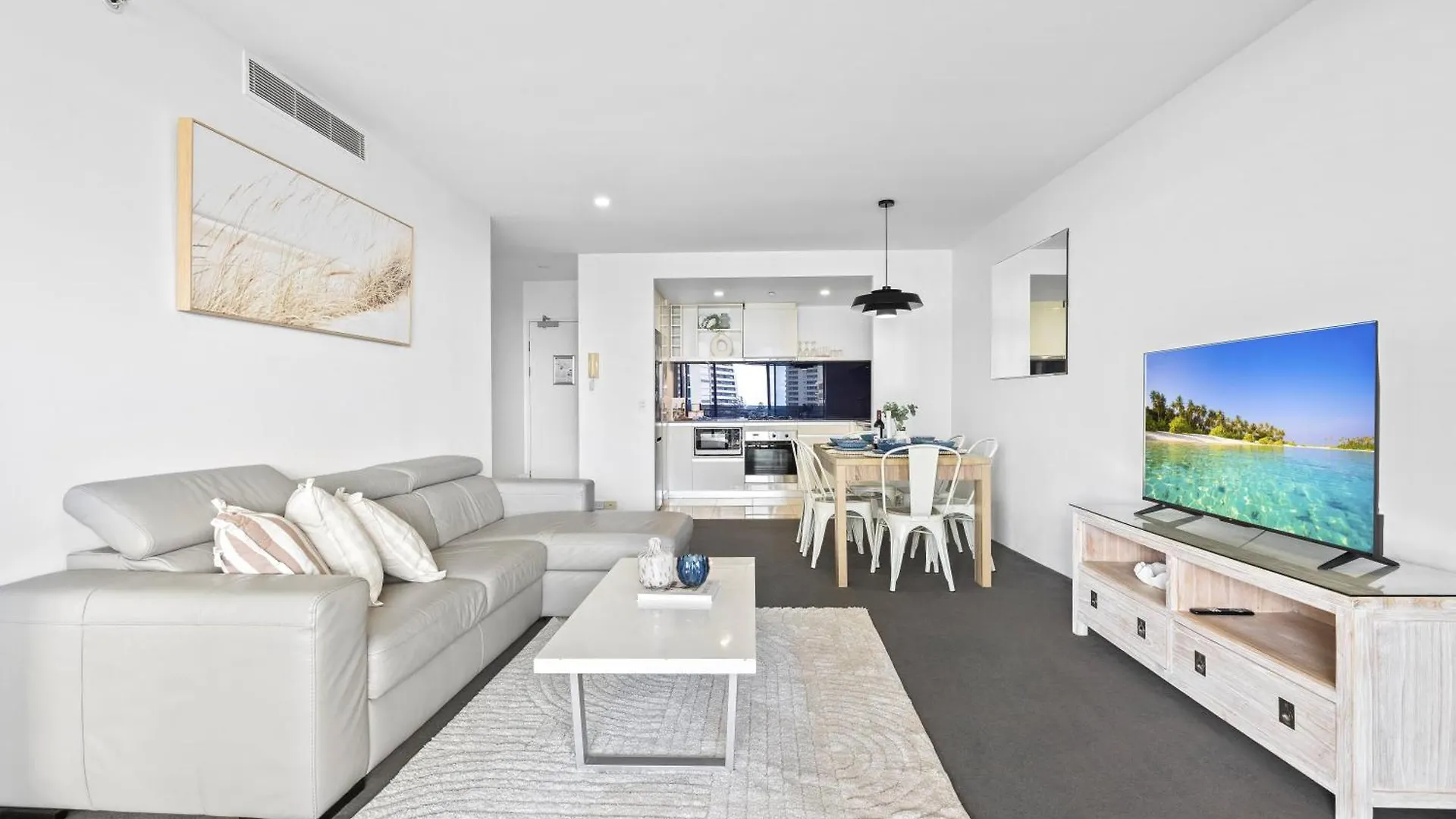 Circle On Cavill - Qstay Gold Coast